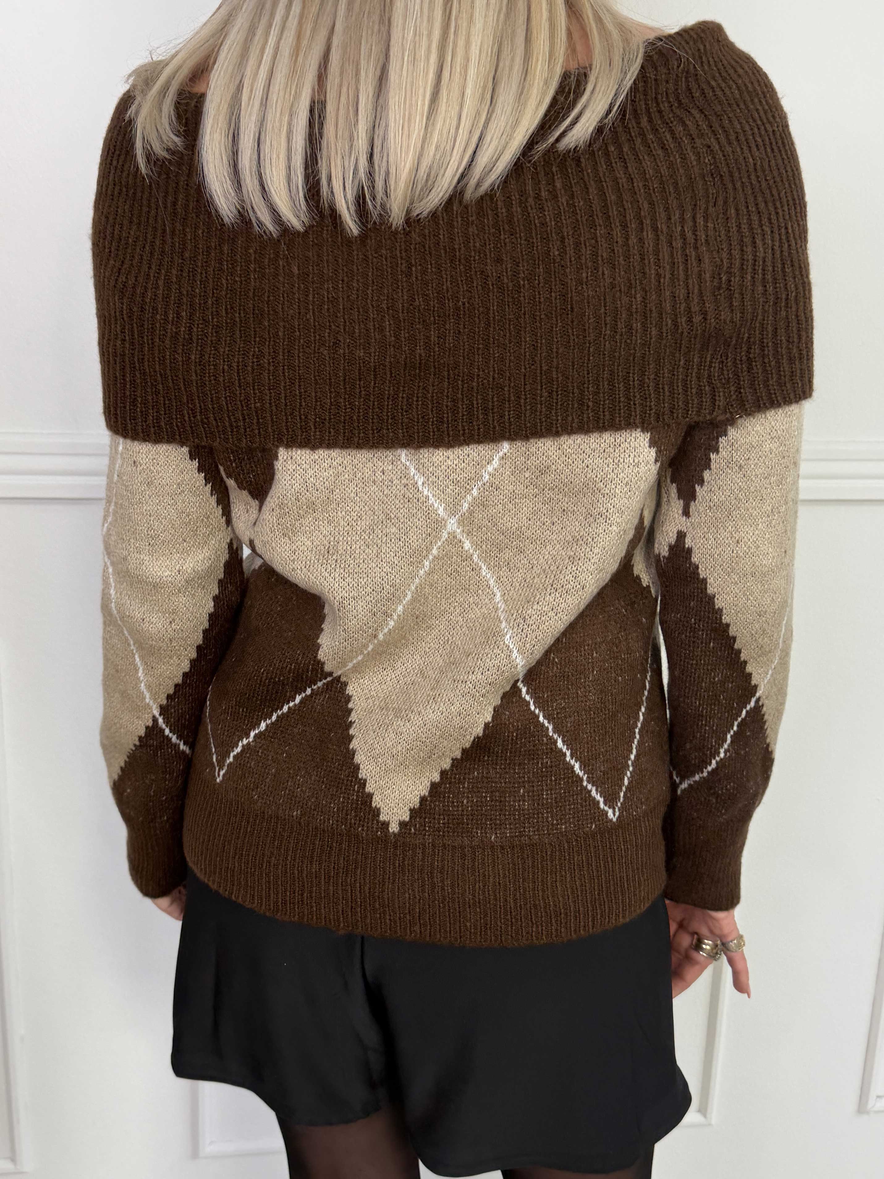 Paola - Off-shoulder strikbluse med mønster